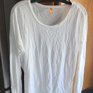 Lucy Classic White Long Sleeve Tee Medium